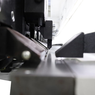 Cortadora vertical de la acción de ida y vuelta V V automático que acanala la máquina con dos tenedores de herramienta